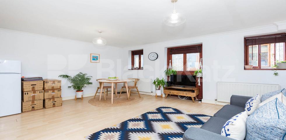 Situated in a prime location the property offers a sun trap roof terrace Swan Yard, Highbury & Islington 